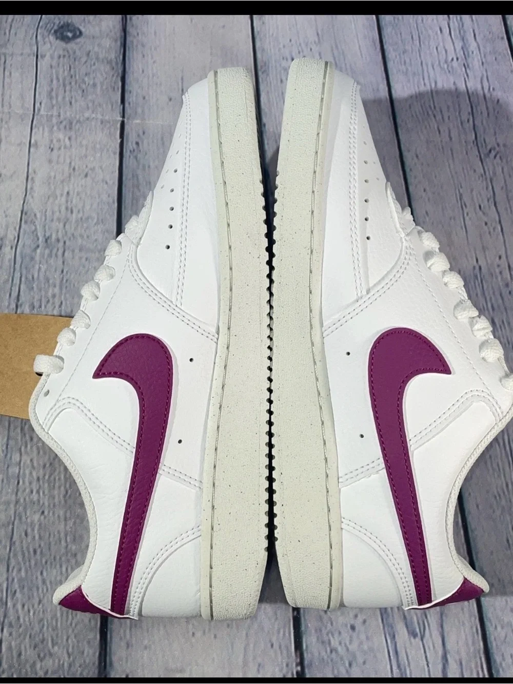 NWT Nike White Sneakers with cactus flower swoosh. Size 8